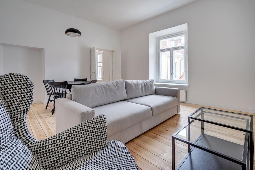 Spacious 2-Bedroom Flat In Old Town By Urban Rent Vilna Exterior foto