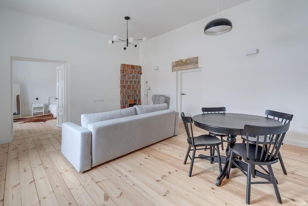 Spacious 2-Bedroom Flat In Old Town By Urban Rent Vilna Exterior foto