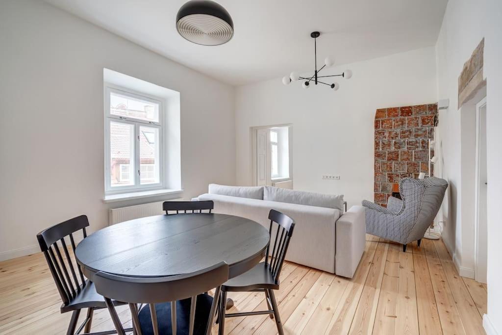 Spacious 2-Bedroom Flat In Old Town By Urban Rent Vilna Exterior foto